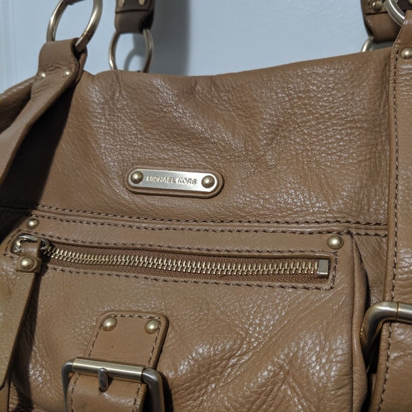 Authentic Michael Kors leather bag. LIKE NEW! Very - Picture 5 of 5